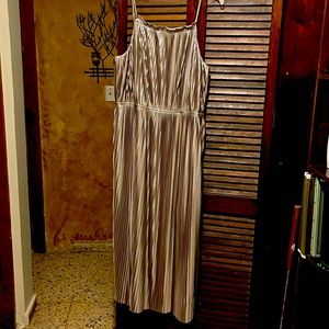 Party Dress, weddings, it’s a metalic color (bronce-Silver)